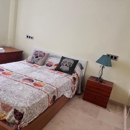 グラナダCasa Ideal Familias Y Grupos Con Balcones Exterior Soleada Patios Cerca Alhambra, Sierra Nevada, Rio Genil, Lancha Del Genil, Parque Llano Y Reloj Del Sol Con Barbacoas, Campo De Futbol, Circuito Gimnasiaアパートメント エクステリア 写真