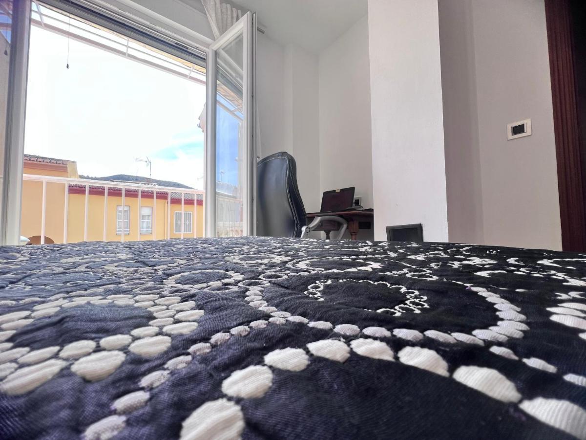 グラナダCasa Ideal Familias Y Grupos Con Balcones Exterior Soleada Patios Cerca Alhambra, Sierra Nevada, Rio Genil, Lancha Del Genil, Parque Llano Y Reloj Del Sol Con Barbacoas, Campo De Futbol, Circuito Gimnasiaアパートメント エクステリア 写真