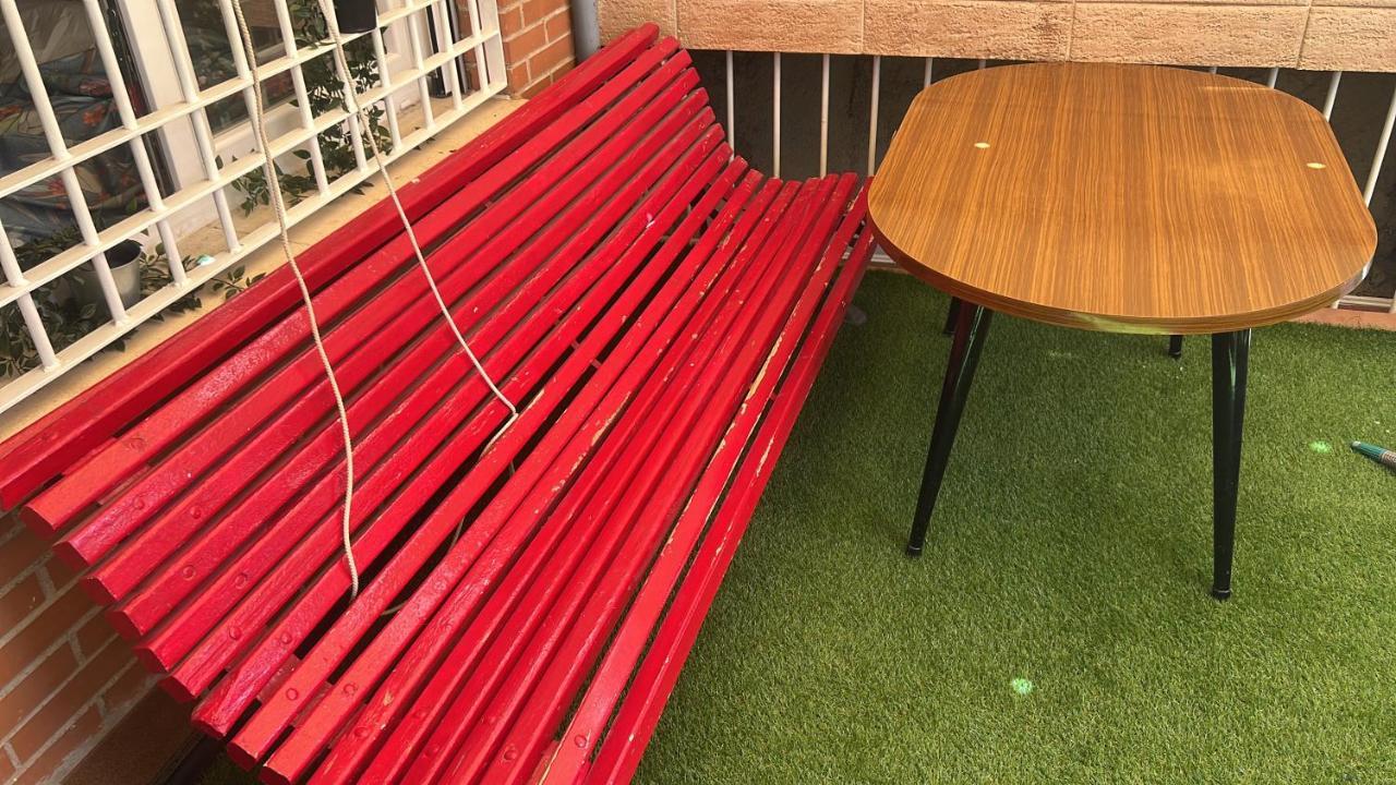 グラナダCasa Ideal Familias Y Grupos Con Balcones Exterior Soleada Patios Cerca Alhambra, Sierra Nevada, Rio Genil, Lancha Del Genil, Parque Llano Y Reloj Del Sol Con Barbacoas, Campo De Futbol, Circuito Gimnasiaアパートメント エクステリア 写真