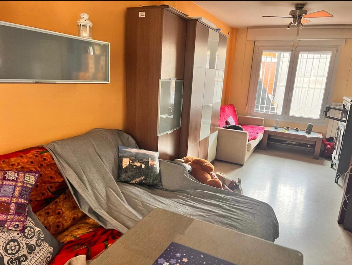 グラナダCasa Ideal Familias Y Grupos Con Balcones Exterior Soleada Patios Cerca Alhambra, Sierra Nevada, Rio Genil, Lancha Del Genil, Parque Llano Y Reloj Del Sol Con Barbacoas, Campo De Futbol, Circuito Gimnasiaアパートメント エクステリア 写真