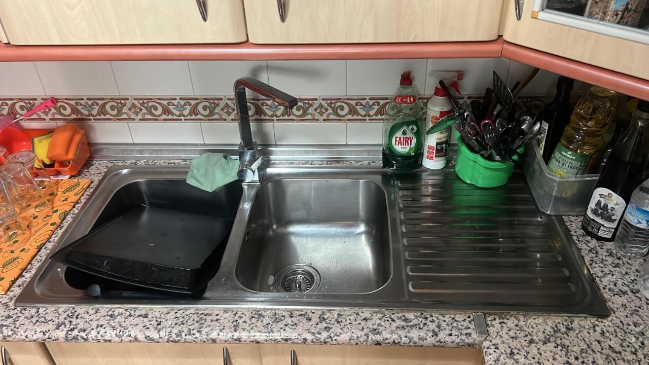 グラナダCasa Ideal Familias Y Grupos Con Balcones Exterior Soleada Patios Cerca Alhambra, Sierra Nevada, Rio Genil, Lancha Del Genil, Parque Llano Y Reloj Del Sol Con Barbacoas, Campo De Futbol, Circuito Gimnasiaアパートメント エクステリア 写真