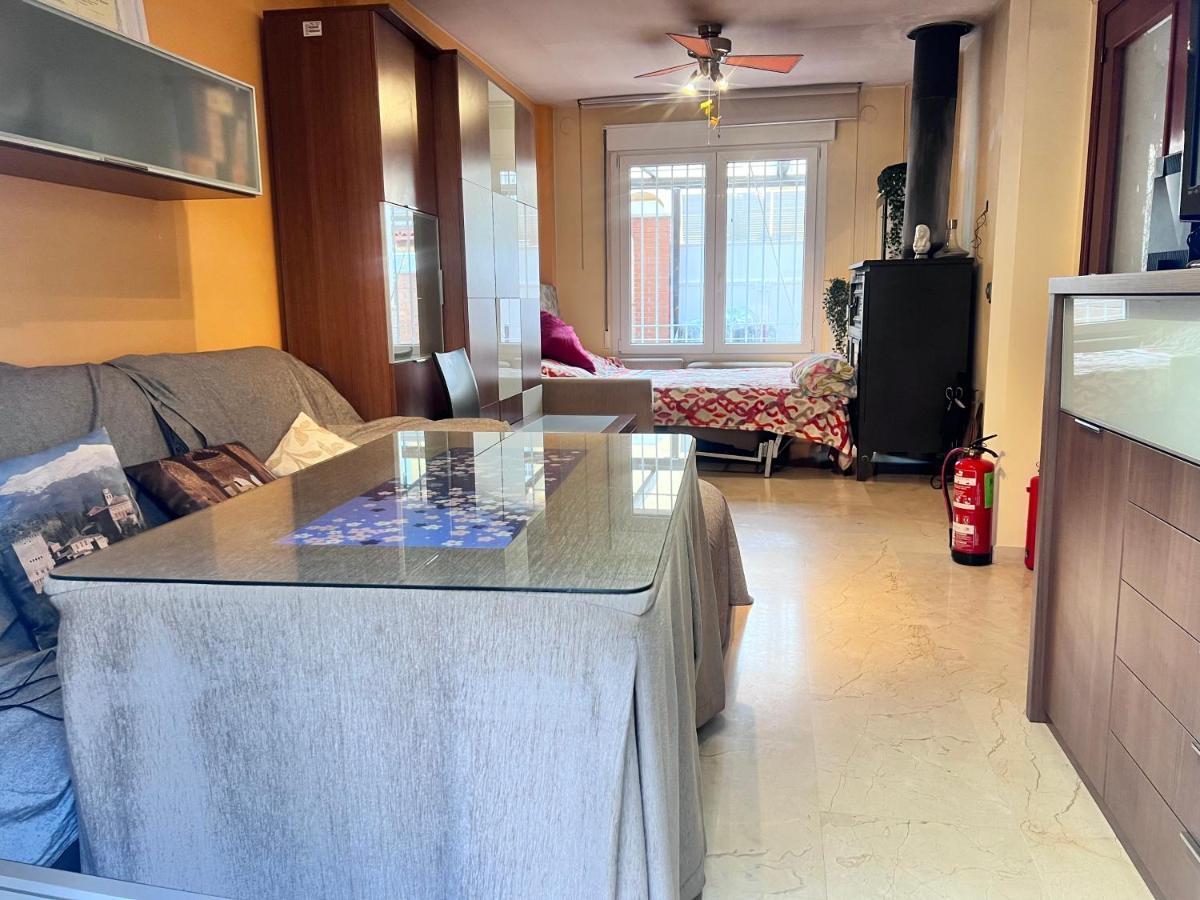 グラナダCasa Ideal Familias Y Grupos Con Balcones Exterior Soleada Patios Cerca Alhambra, Sierra Nevada, Rio Genil, Lancha Del Genil, Parque Llano Y Reloj Del Sol Con Barbacoas, Campo De Futbol, Circuito Gimnasiaアパートメント エクステリア 写真