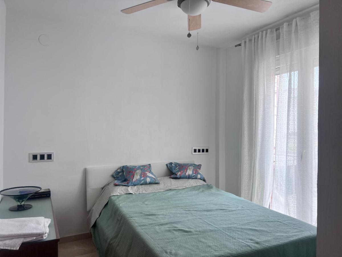 グラナダCasa Ideal Familias Y Grupos Con Balcones Exterior Soleada Patios Cerca Alhambra, Sierra Nevada, Rio Genil, Lancha Del Genil, Parque Llano Y Reloj Del Sol Con Barbacoas, Campo De Futbol, Circuito Gimnasiaアパートメント エクステリア 写真