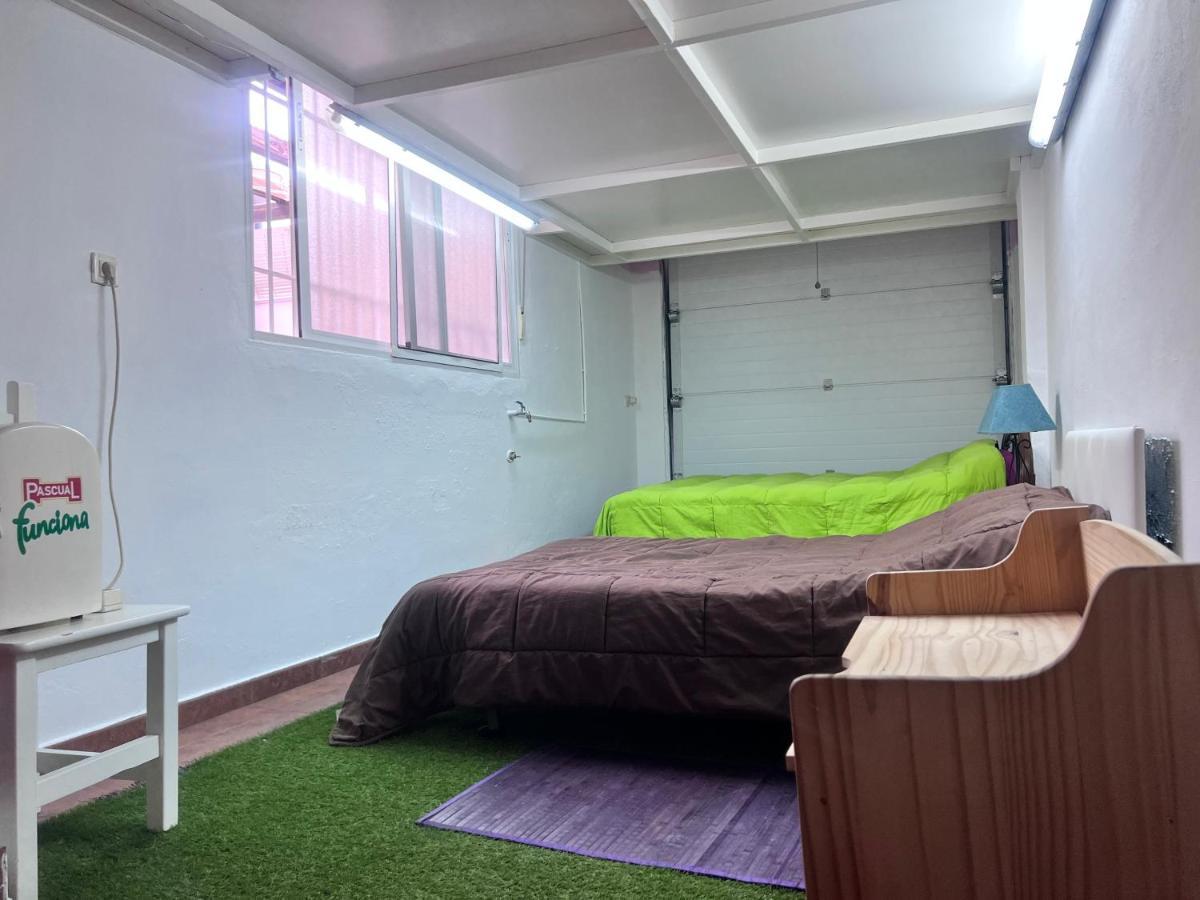 グラナダCasa Ideal Familias Y Grupos Con Balcones Exterior Soleada Patios Cerca Alhambra, Sierra Nevada, Rio Genil, Lancha Del Genil, Parque Llano Y Reloj Del Sol Con Barbacoas, Campo De Futbol, Circuito Gimnasiaアパートメント エクステリア 写真