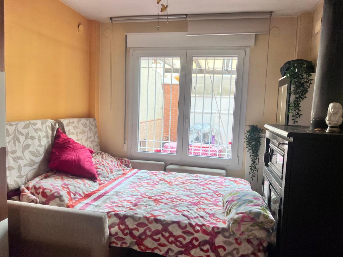 グラナダCasa Ideal Familias Y Grupos Con Balcones Exterior Soleada Patios Cerca Alhambra, Sierra Nevada, Rio Genil, Lancha Del Genil, Parque Llano Y Reloj Del Sol Con Barbacoas, Campo De Futbol, Circuito Gimnasiaアパートメント エクステリア 写真