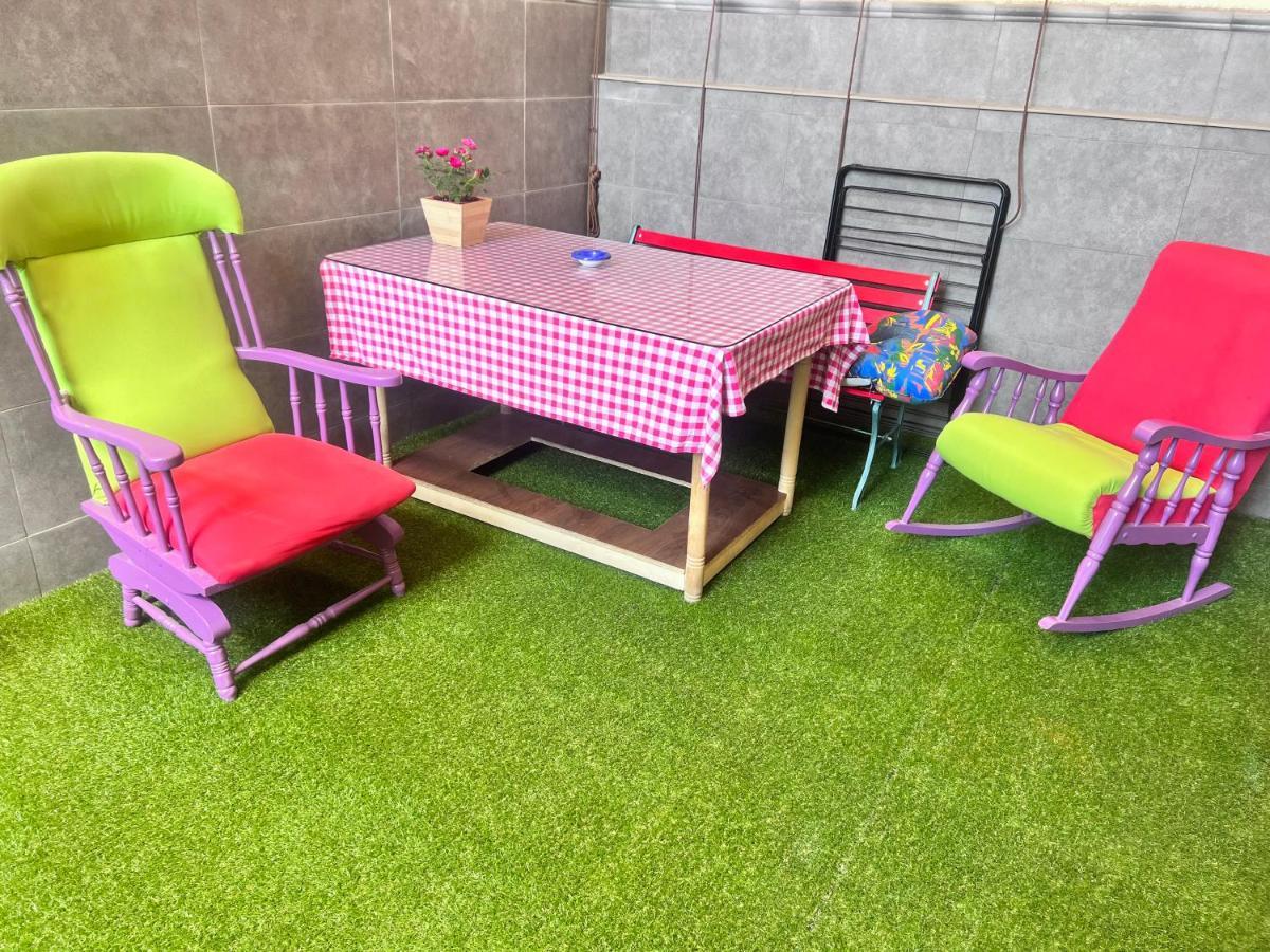 グラナダCasa Ideal Familias Y Grupos Con Balcones Exterior Soleada Patios Cerca Alhambra, Sierra Nevada, Rio Genil, Lancha Del Genil, Parque Llano Y Reloj Del Sol Con Barbacoas, Campo De Futbol, Circuito Gimnasiaアパートメント エクステリア 写真