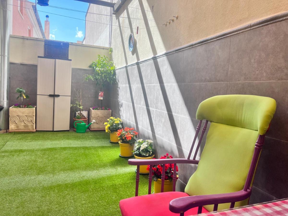 グラナダCasa Ideal Familias Y Grupos Con Balcones Exterior Soleada Patios Cerca Alhambra, Sierra Nevada, Rio Genil, Lancha Del Genil, Parque Llano Y Reloj Del Sol Con Barbacoas, Campo De Futbol, Circuito Gimnasiaアパートメント エクステリア 写真
