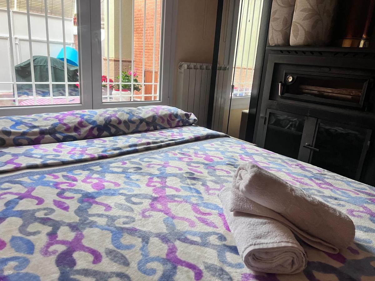 グラナダCasa Ideal Familias Y Grupos Con Balcones Exterior Soleada Patios Cerca Alhambra, Sierra Nevada, Rio Genil, Lancha Del Genil, Parque Llano Y Reloj Del Sol Con Barbacoas, Campo De Futbol, Circuito Gimnasiaアパートメント エクステリア 写真