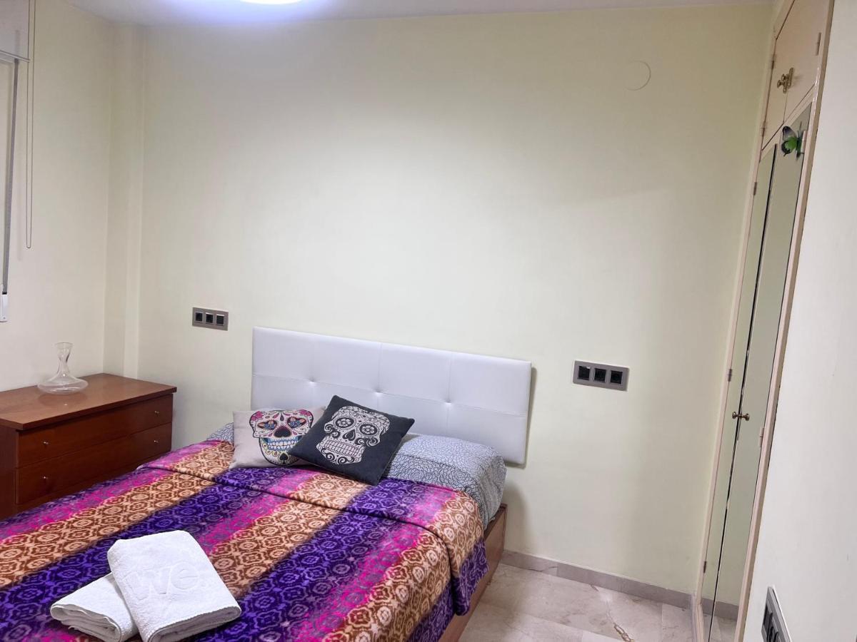 グラナダCasa Ideal Familias Y Grupos Con Balcones Exterior Soleada Patios Cerca Alhambra, Sierra Nevada, Rio Genil, Lancha Del Genil, Parque Llano Y Reloj Del Sol Con Barbacoas, Campo De Futbol, Circuito Gimnasiaアパートメント エクステリア 写真
