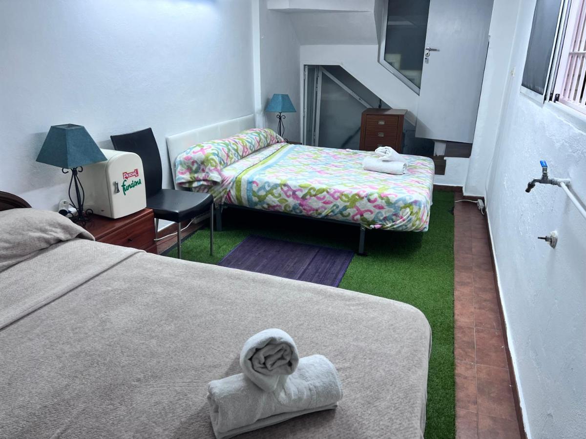 グラナダCasa Ideal Familias Y Grupos Con Balcones Exterior Soleada Patios Cerca Alhambra, Sierra Nevada, Rio Genil, Lancha Del Genil, Parque Llano Y Reloj Del Sol Con Barbacoas, Campo De Futbol, Circuito Gimnasiaアパートメント エクステリア 写真