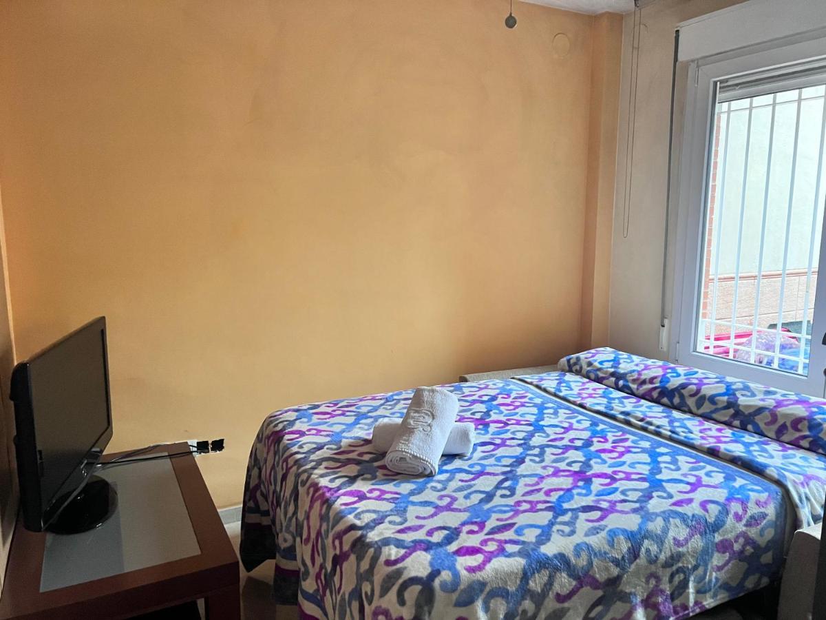 グラナダCasa Ideal Familias Y Grupos Con Balcones Exterior Soleada Patios Cerca Alhambra, Sierra Nevada, Rio Genil, Lancha Del Genil, Parque Llano Y Reloj Del Sol Con Barbacoas, Campo De Futbol, Circuito Gimnasiaアパートメント エクステリア 写真